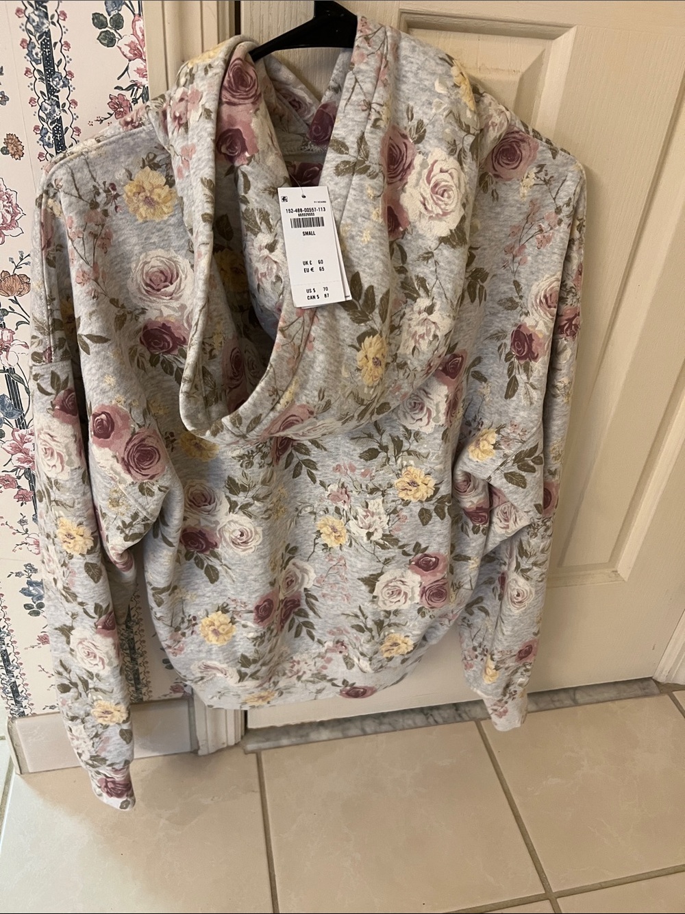 Abercrombie and Fitch soft collection women’s floral hoodie size s - Picture 3 of 6